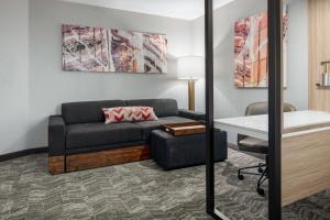 SpringHill Suites by Marriott Raleigh Apex的休息区