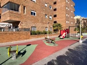 Herní místnost nebo prostor pro děti v ubytování ACV - Torremar-2ª linea planta 5 Frontal 4