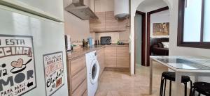 a kitchen with a washer and dryer in a room at Loft céntrico en Ronda cercano al Tajo y Plaza de Toros con Wifi y Parking Opcional in Ronda