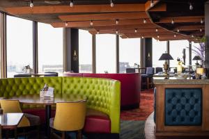 Posezení v ubytování Radisson Hotel Duluth-Harborview