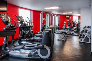 Fitness centrum a/nebo fitness zařízení v ubytování Radisson Hotel Duluth-Harborview