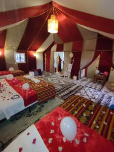 Postel nebo postele na pokoji v ubytování Royal Sands Camp