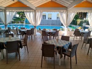 Bazén v ubytování Hotel Palm Beach nebo v jeho okolí