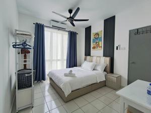 a bedroom with a bed with a ceiling fan at D'bey Melaka Homestay in Bukit Baru +29 photos