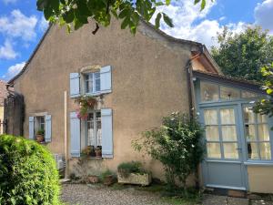 Το κτήριο όπου στεγάζεται  η παραθεριστική κατοικία