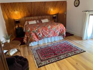 Ένα ή περισσότερα κρεβάτια σε δωμάτιο στο La Cuverie du Château le Four à Pain