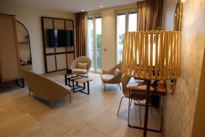 TV a/nebo společenská místnost v ubytování Splendid Hôtel & Spa
