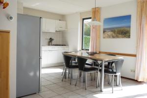 Køkken eller tekøkken på Kustverhuur, Park Schoneveld Stern 265