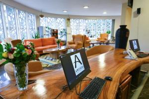 TV a/nebo společenská místnost v ubytování Arcadia Suites - Kampala