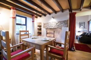 a dining room with a table and chairs in a room at Hen Gamdda Fawr in Llanallgo