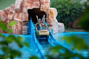 a group of people riding a roller coaster down a water slide at Hotel e Pousada Magic in Penha