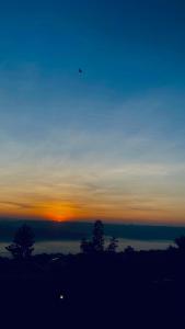 キガリにあるManna Stays, Kagaramaの空飛行機の夕焼け