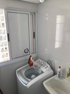 a small bathroom with a toilet and a sink at Apartamento New Wave - 2 quartos Setor Bueno in Goiânia +64 photos
