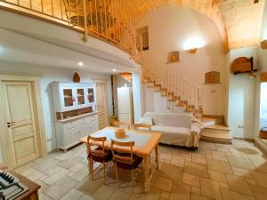 a bedroom with a bed and a table and chairs at Appartamento Località Galato in Castrignano del Capo