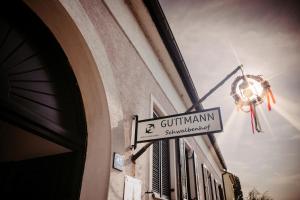 Majutusasutuses Weingut Guttmann - Apartment Schwalbennester olev sertifikaat, autasu, silt või muu dokument