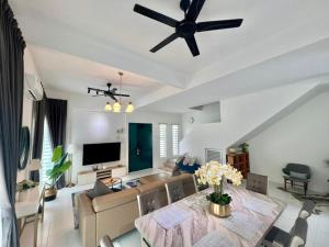 a living room with a table and a ceiling fan at Bukan Cinta Biasa Home 3 bilik aircond, dua ruang tamu aircond dan free wifi 500 meter dari Hospital Sultanah Bahiyah Alor Setar in Kampong Sungai Mati +6 photos