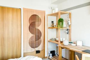 New! Japandi 4 1BR in Prime Location-1 min to STN的厨房或小厨房