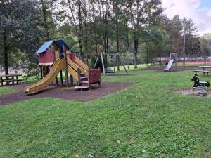 Ein Kinderspielbereich in der Unterkunft Label Semois Gite rural 3 épis
