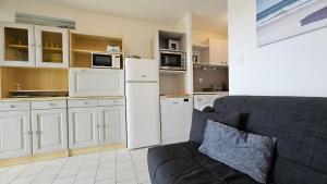 Kuchyň nebo kuchyňský kout v ubytování Première ligne mer ! T2 4 personnes + 20 fotografií