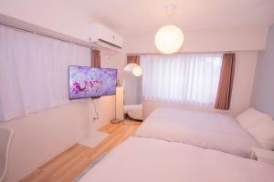 Postel nebo postele na pokoji v ubytování 花宿新宿 HANAYADO SHINJUKU