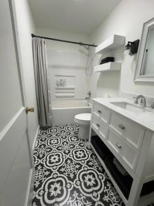 Gallery image of Creekside Cabin - 5 Mins from LA TECH and Sports Complex in Ruston