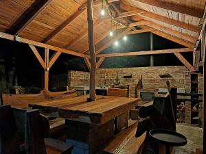 Reštaurácia alebo iné gastronomické zariadenie v ubytovaní We love Tokaj cottage