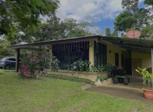 Taman di luar Haciendo Amigos en El Canasto