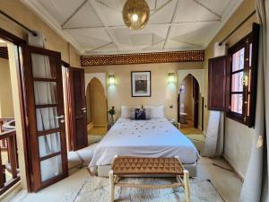 Postel nebo postele na pokoji v ubytování Riad Mumtaz Marrakech
