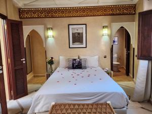 Postel nebo postele na pokoji v ubytování Riad Mumtaz Marrakech