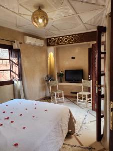 Postel nebo postele na pokoji v ubytování Riad Mumtaz Marrakech