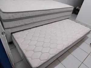 two beds sitting on top of each other at Kitnet aconchegante in Olinda