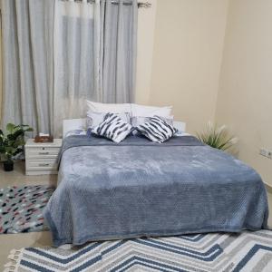 Voodi või voodid majutusasutuse Cozy Private Rooms in Central Shabia 12, Free Wi-Fi & Kitchen Access toas