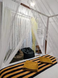 Postel nebo postele na pokoji v ubytování Rich Grove Inn
