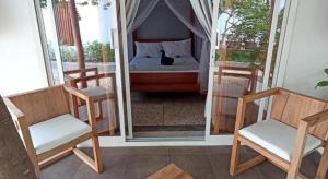 Postel nebo postele na pokoji v ubytování Seashore Beach hotel