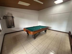 an empty room with a pool table in it at Hotel Iris Arenal in Fortuna
