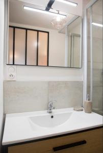 Ένα μπάνιο στο Charmant appartement T1 Mâcon +24 φωτογραφίες