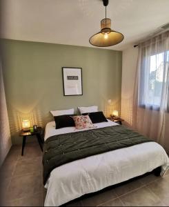 Postel nebo postele na pokoji v ubytování Gîte Histoire de Miel