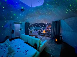 Postel nebo postele na pokoji v ubytování Hideaway Glamping