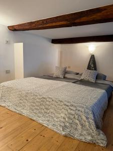 Ліжко або ліжка в номері Rest and Relax Arona - On the lake