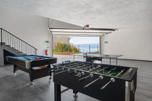 Fotografia z galérie ubytovania Luxury Villa POCRNJA -heated pool, sauna, jacuzzi, pool table v Omise