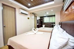 Voodi või voodid majutusasutuse Emerald Island Hotel toas