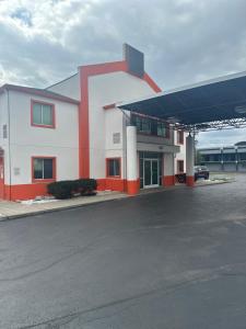 a gas station with a red and white building at Howard Johnson by Wyndham Clarksville Tennessee in Clarksville