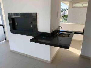 Η κουζίνα ή μικρή κουζίνα στο Verão Perfeito no Condomínio Malibu!