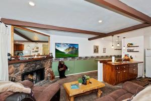 Η κουζίνα ή μικρή κουζίνα στο Charming Condo W I Hot Tub & Pet Friendly