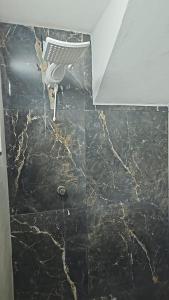 Ένα μπάνιο στο Apartamento 01 Aparecida do Norte centro
