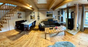 Χώρος καθιστικού στο Das besondere Moselhaus-Mosel ultranah Luxus Ferienhaus Mosel