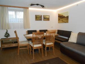 Posedenie v ubytovaní Ferienwohnung Dolomitenheim