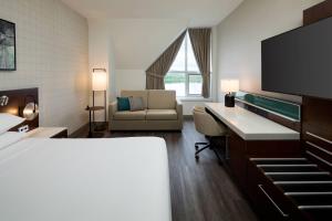 Televiisor ja/või meelelahutuskeskus majutusasutuses Delta Hotels by Marriott Fredericton