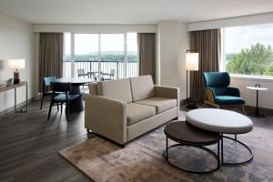 Istumisnurk majutusasutuses Delta Hotels by Marriott Fredericton