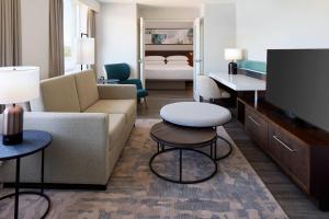Televiisor ja/või meelelahutuskeskus majutusasutuses Delta Hotels by Marriott Fredericton